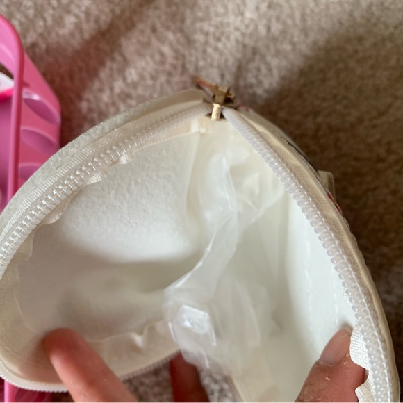 Travel Pouch - Picture 3 of 4